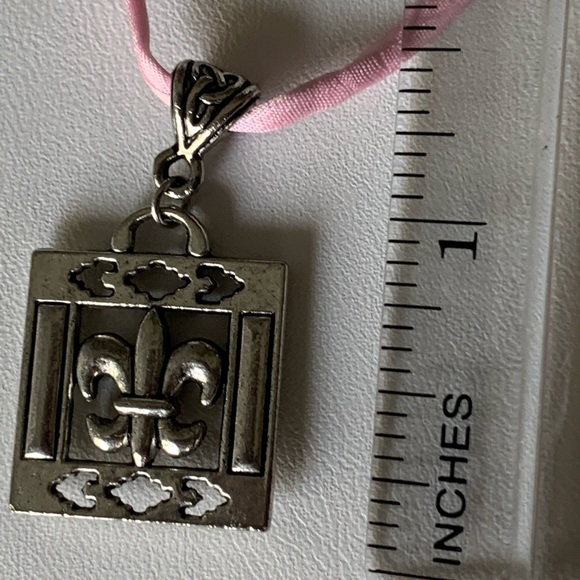 Necklace fleur de Lis square pendant on soft pink satin cord - Picture 6 of 7